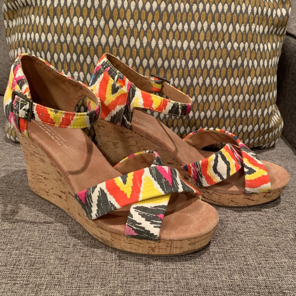 Womens Toms Sandal...size 9